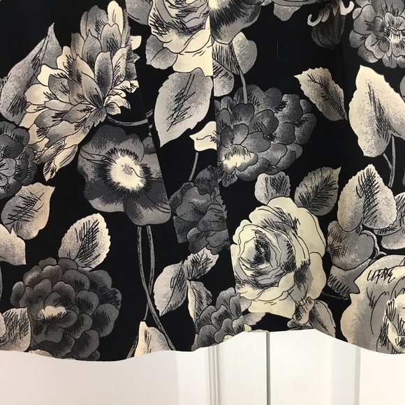 Jones New York Floral Pencil Skirt Size 8P EUC - Picture 9 of 15